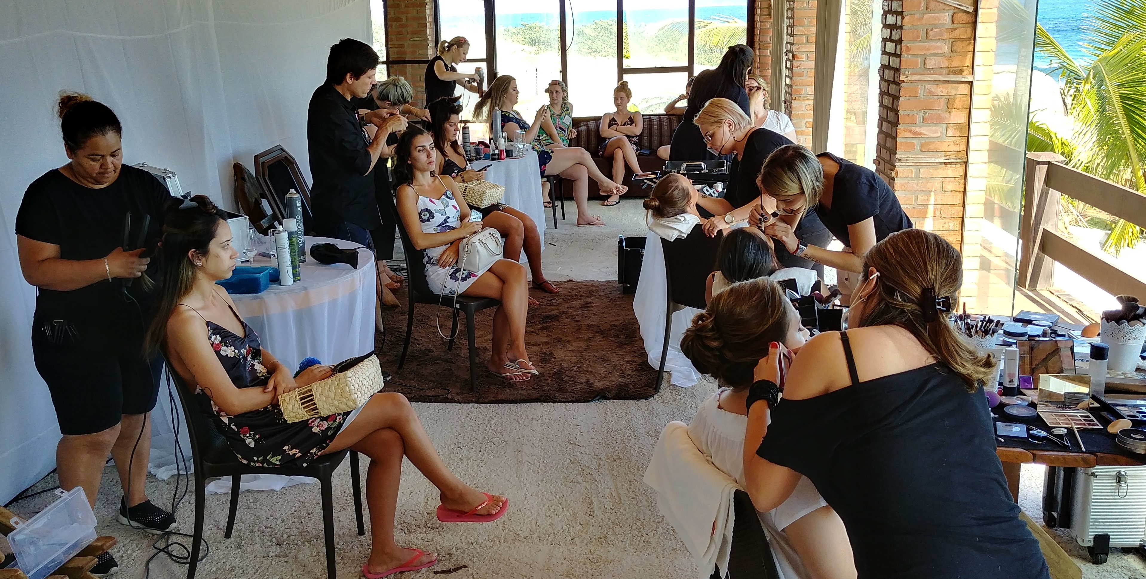 Equipe Fernanda Dresch de Maquiadores e Cabeleireiros atendendo Madrinhas de Casamento e Convidadas